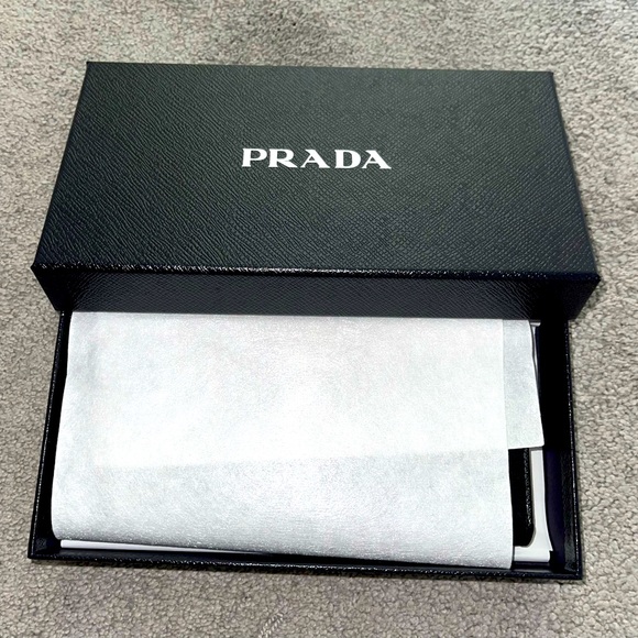 Brand New 100% Authentic PRADA Zip Wallet - Picture 4 of 4